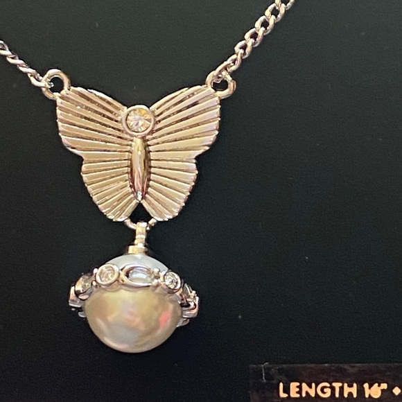 Coach Silver Pearl Drop Butterfly Necklace NWT - Picture 2 of 4